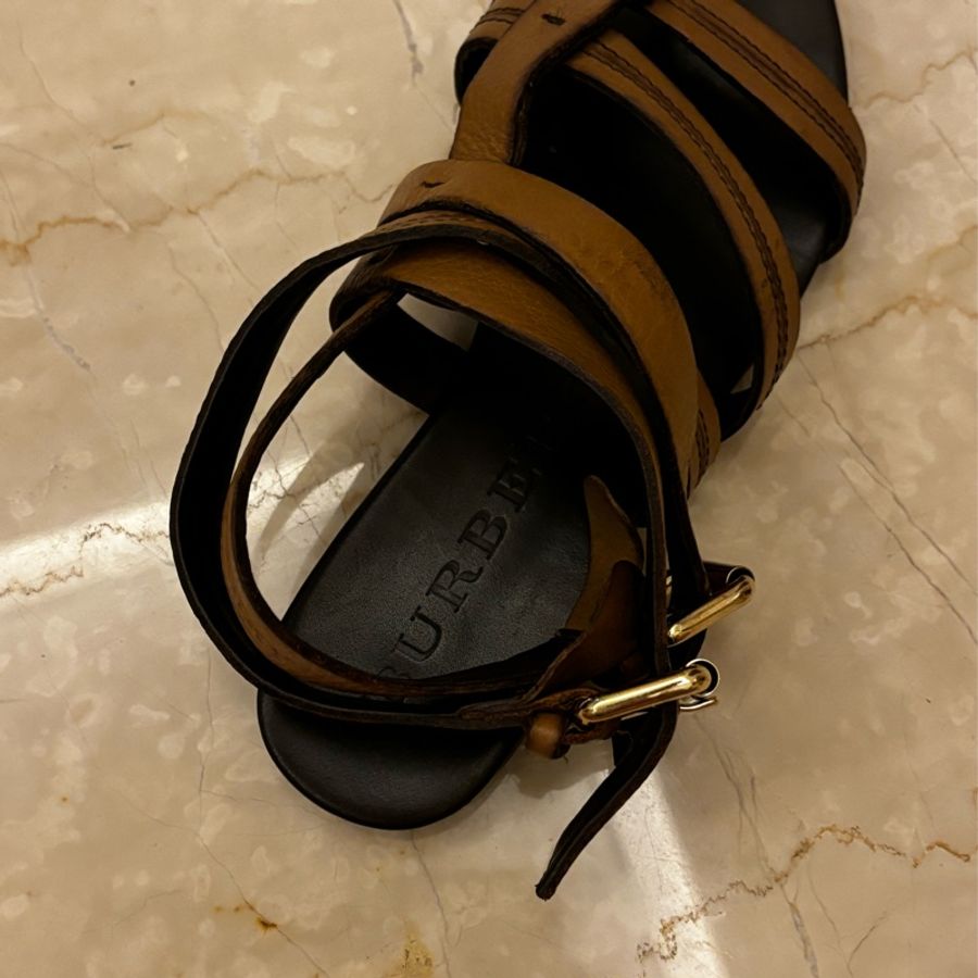 Burberry餅乾色羅馬鞋-15