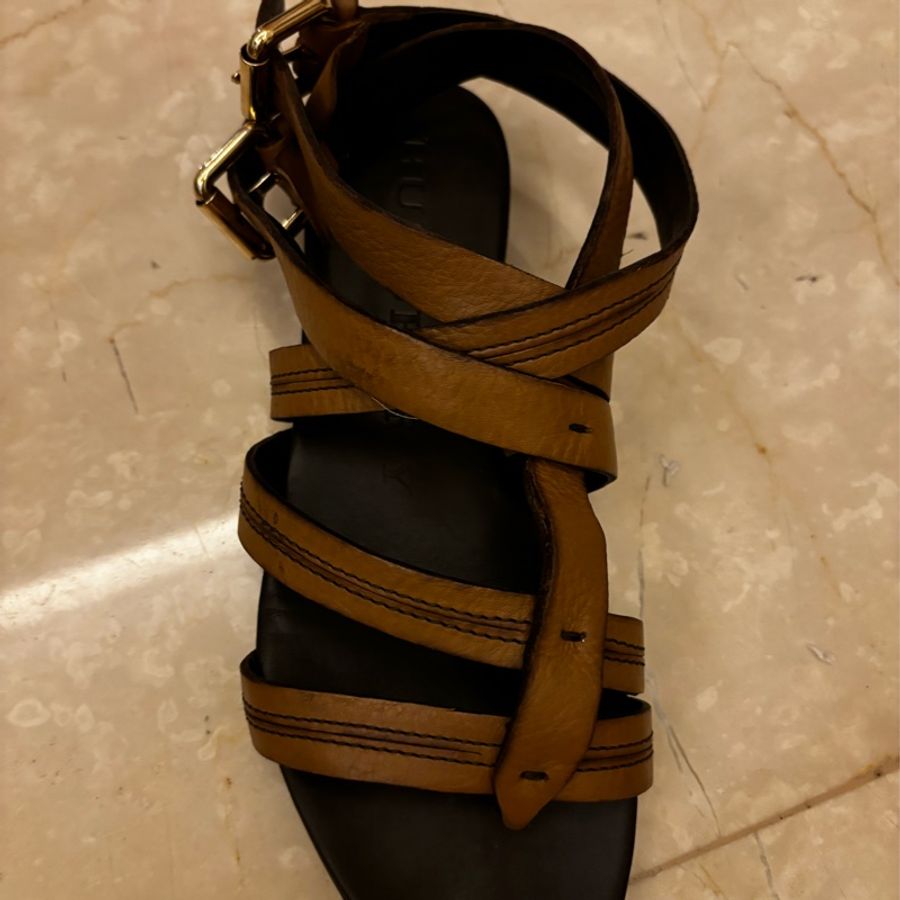 Burberry餅乾色羅馬鞋-17