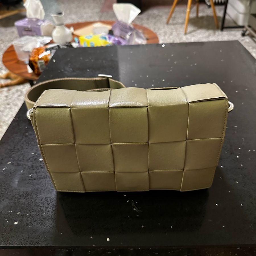Bottega veneta BV 尼龍肩帶二合一莫蘭迪灰綠色 附防塵袋-8