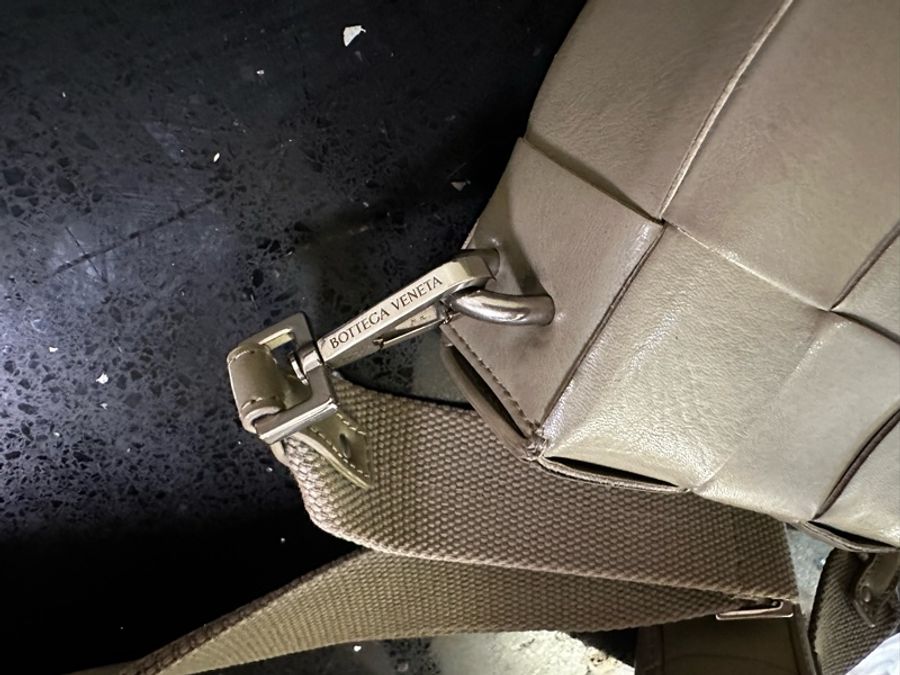 Bottega veneta BV 尼龍肩帶二合一莫蘭迪灰綠色 附防塵袋-18