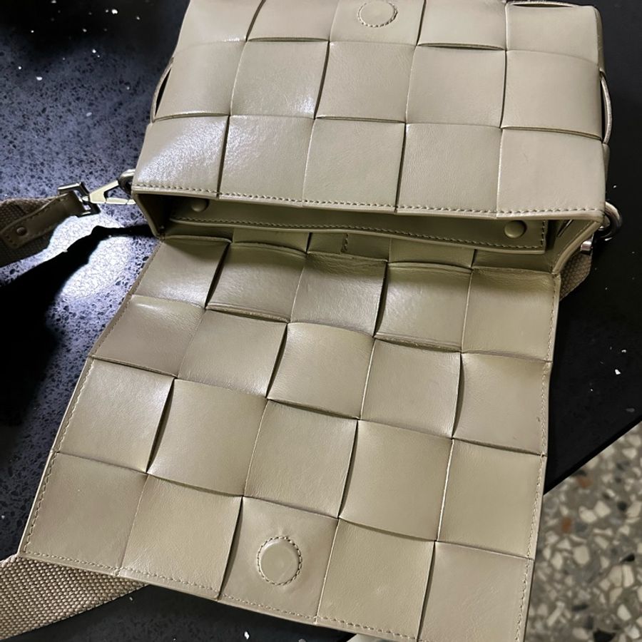 Bottega veneta BV 尼龍肩帶二合一莫蘭迪灰綠色 附防塵袋-21