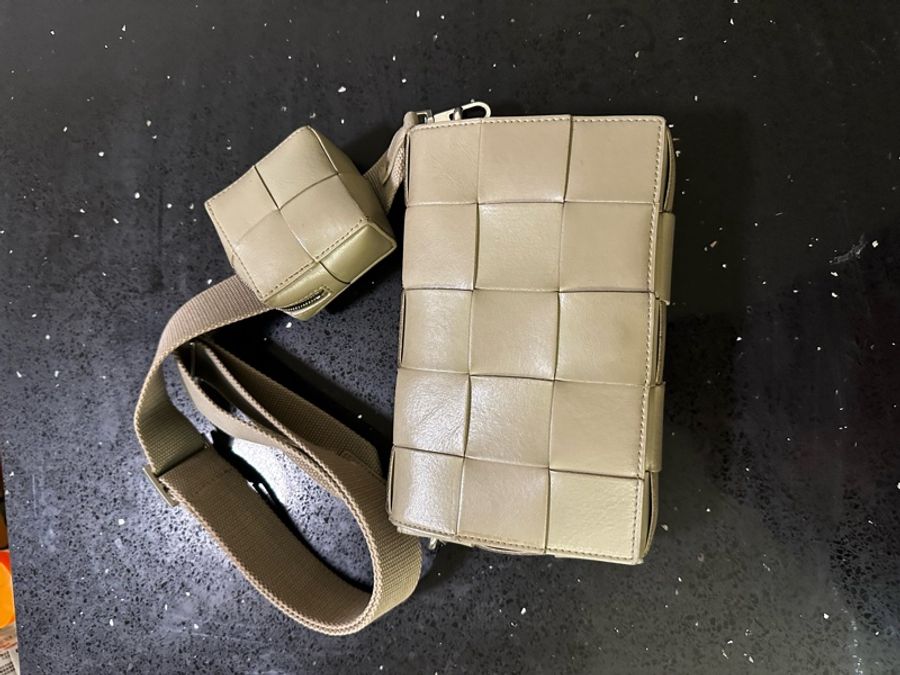 Bottega veneta BV 尼龍肩帶二合一莫蘭迪灰綠色 附防塵袋-23