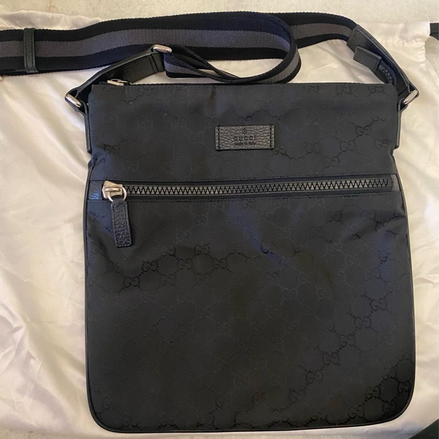GUCCI GG Logo 尼龍拉鍊大款斜背包-5