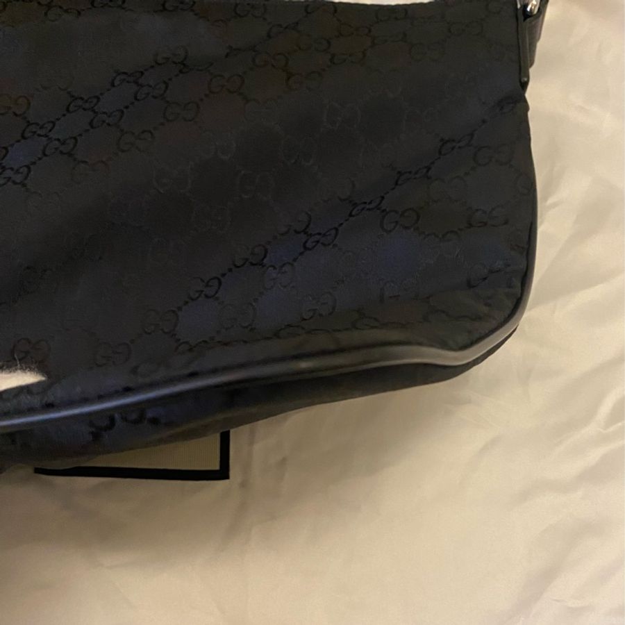 GUCCI GG Logo 尼龍拉鍊大款斜背包-7