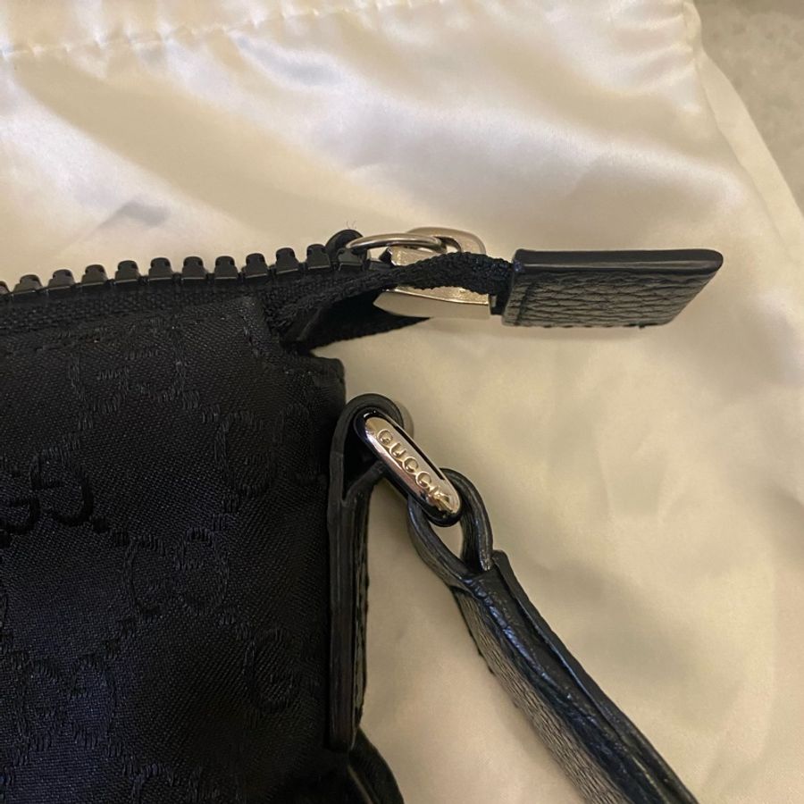 GUCCI GG Logo 尼龍拉鍊大款斜背包-12