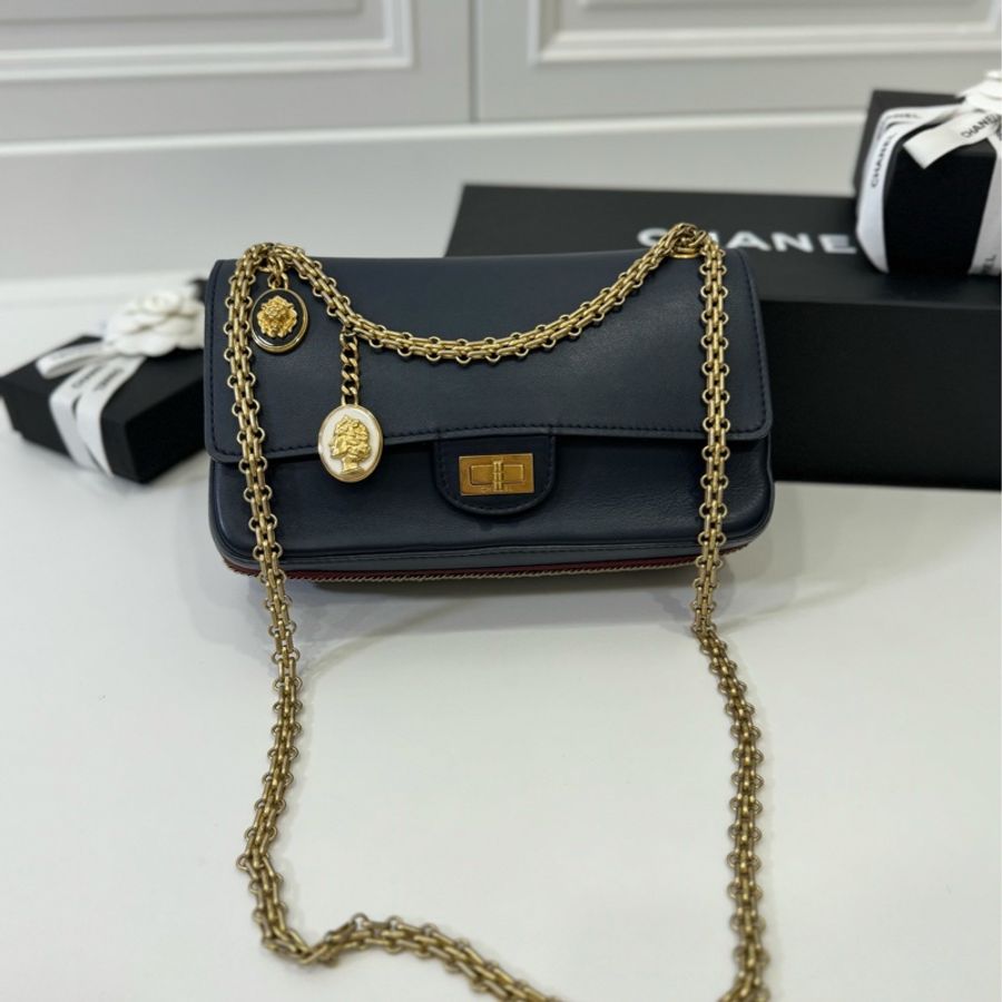 Chanel 香奈兒 漢堡 限量款 2.55 徽章 藏藍 斜背包 肩背包 側背包 手提包 鏈條包 帶鏈包-0