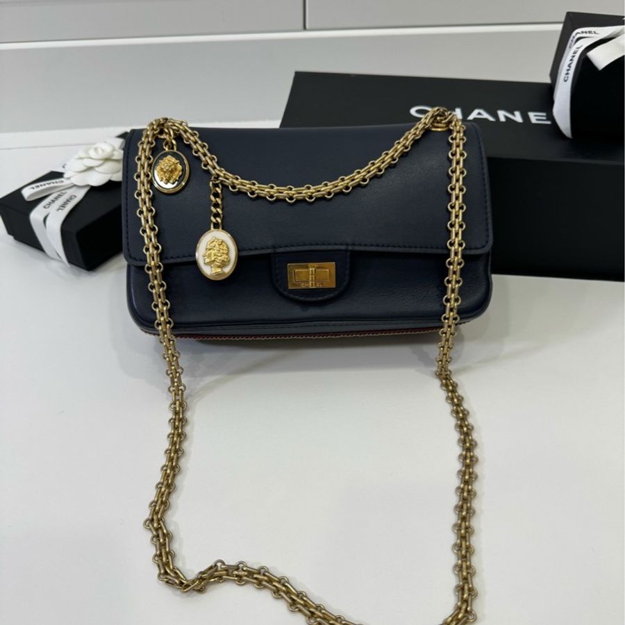 Chanel 香奈兒 漢堡 限量款 2.55 徽章 藏藍 斜背包 肩背包 側背包 手提包 鏈條包 帶鏈包-18