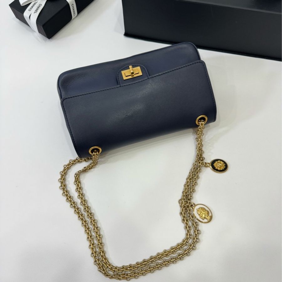Chanel 香奈兒 漢堡 限量款 2.55 徽章 藏藍 斜背包 肩背包 側背包 手提包 鏈條包 帶鏈包-21