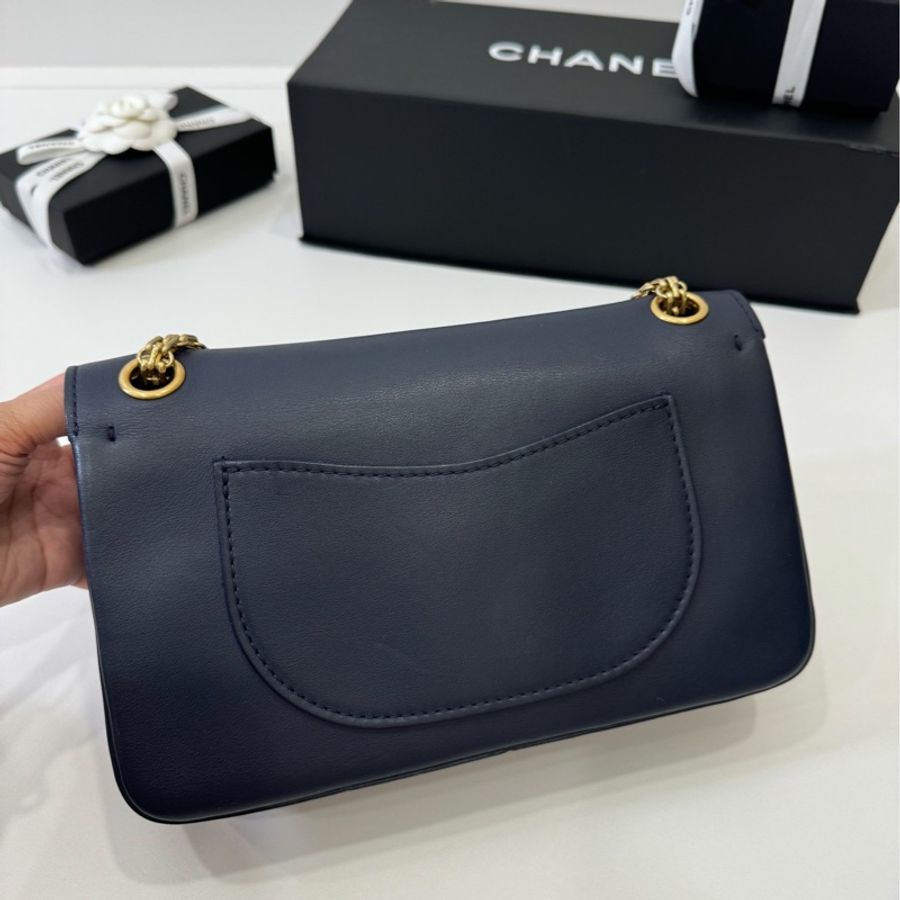 Chanel 香奈兒 漢堡 限量款 2.55 徽章 藏藍 斜背包 肩背包 側背包 手提包 鏈條包 帶鏈包-34