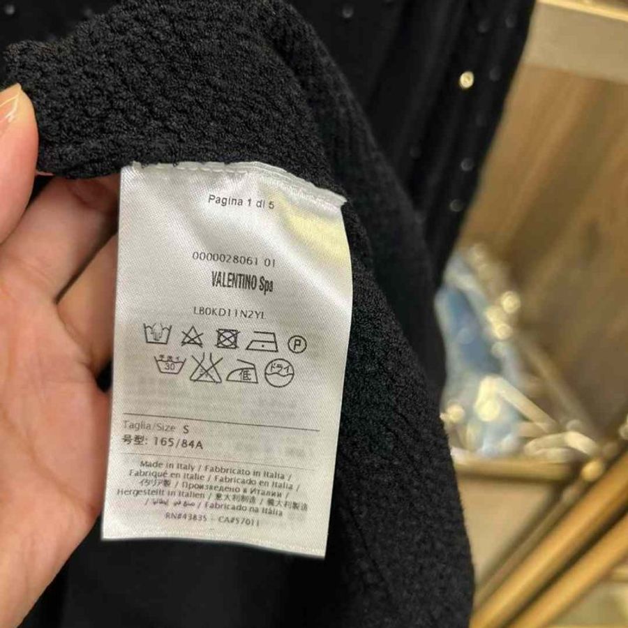 Valentino 針織連身裙S號 有彈力 圖3後面有瑕疵幾顆掉鑽整體不明顯-1