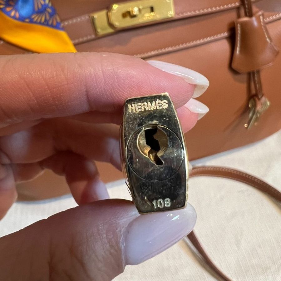 愛馬仕 Hermes Kelly 焦糖色 金棕 金扣 內縫 32 凱莉包 手提包 肩背包 斜背包 附絲巾-6