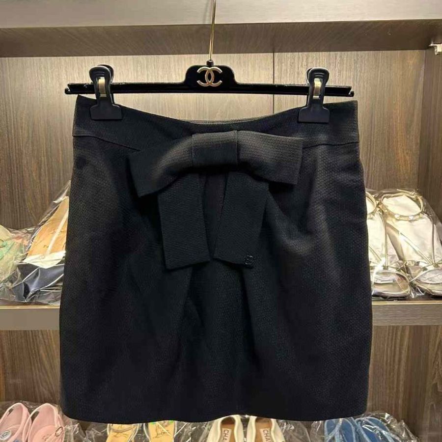 Gucci 短裙 尺寸36碼 腰圍約72 放著沒甚麼穿很新-0