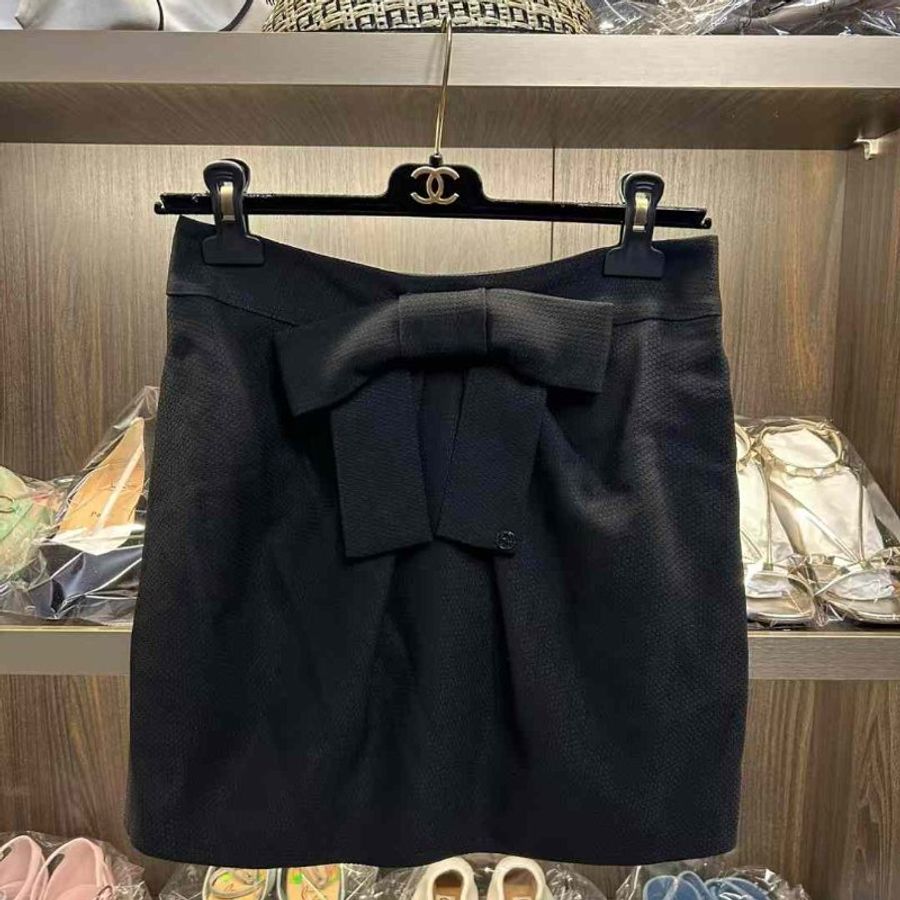 Gucci 短裙 尺寸36碼 腰圍約72 放著沒甚麼穿很新-5