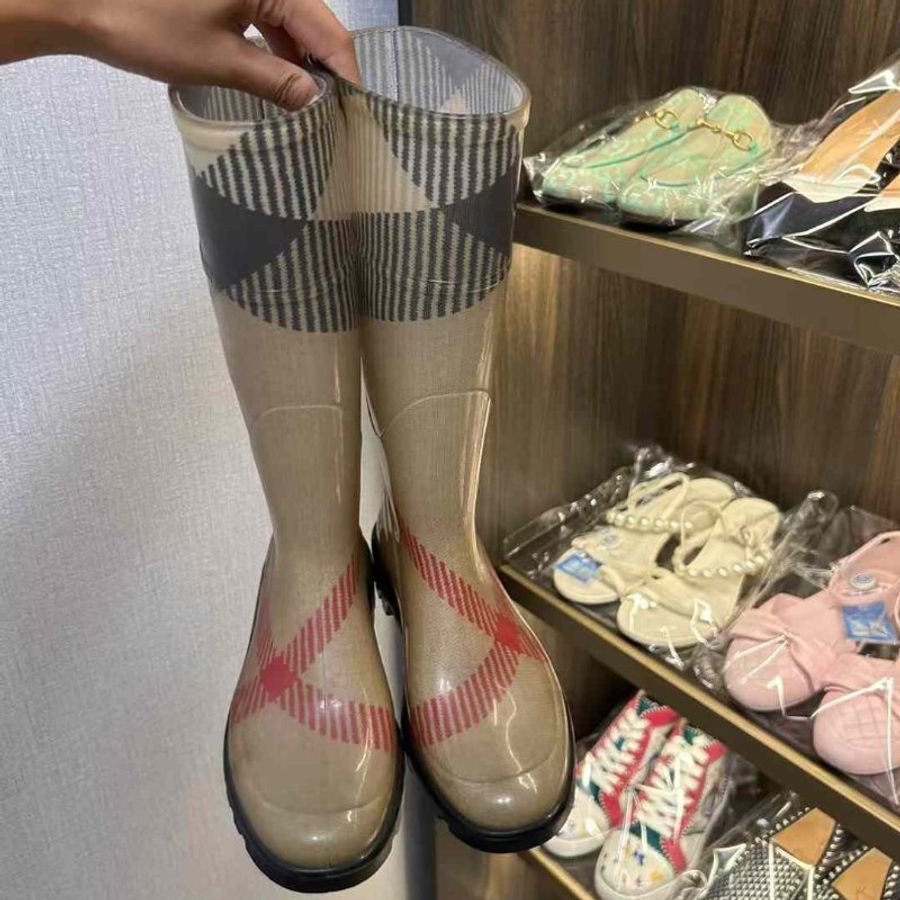 Burberry 雨靴 36號 沒穿幾次-0