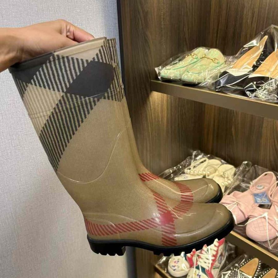 Burberry 雨靴 36號 沒穿幾次-1
