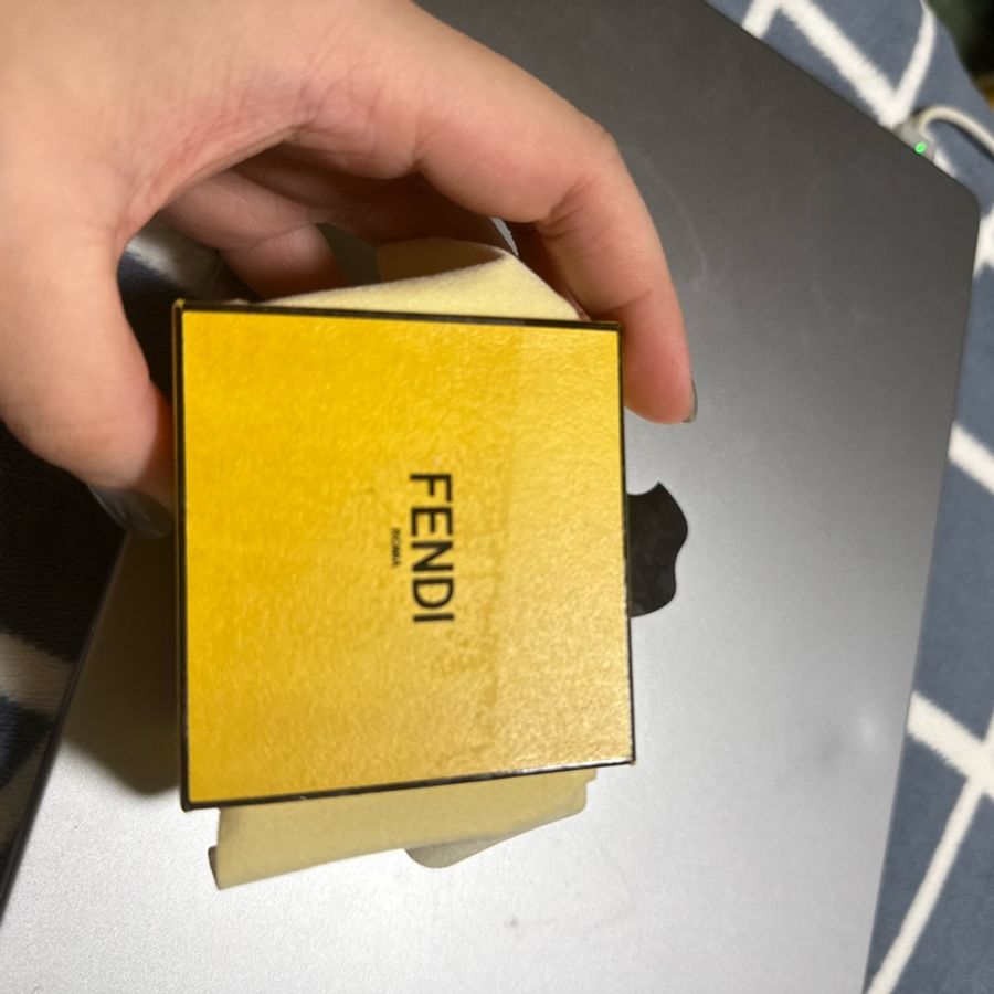 99新Fendi O'lock女戒金色-6