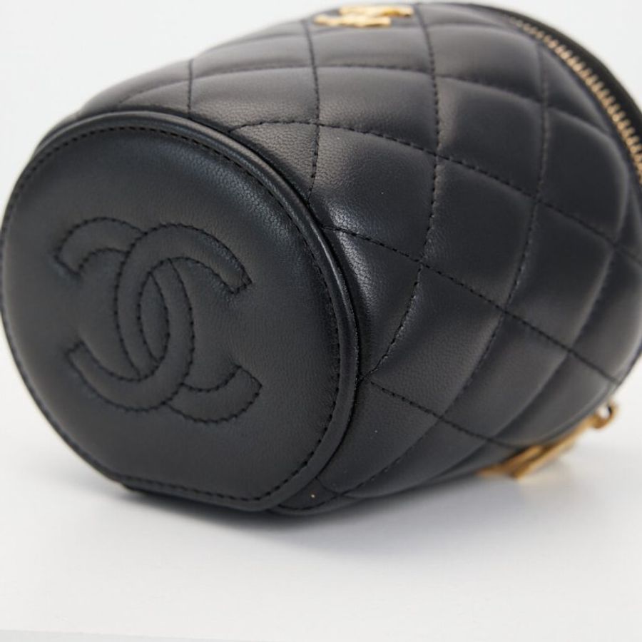 Chanel 22a 手工坊系列圓筒化妝包-19