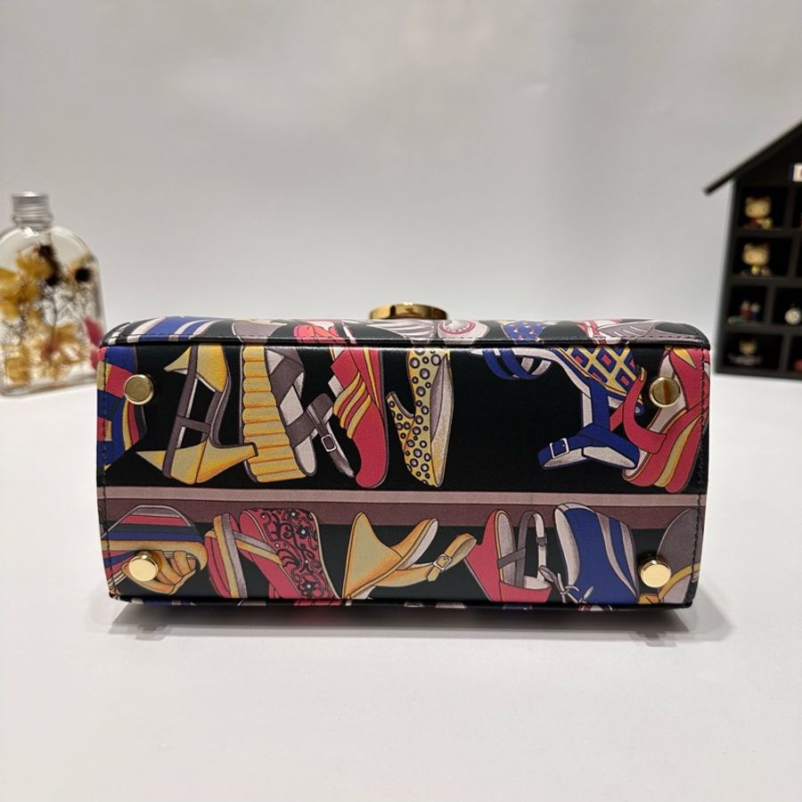 淚之女王都買不到的Creation Top Handle 博物館系列手提包-7