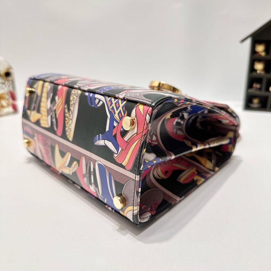 淚之女王都買不到的Creation Top Handle 博物館系列手提包-9