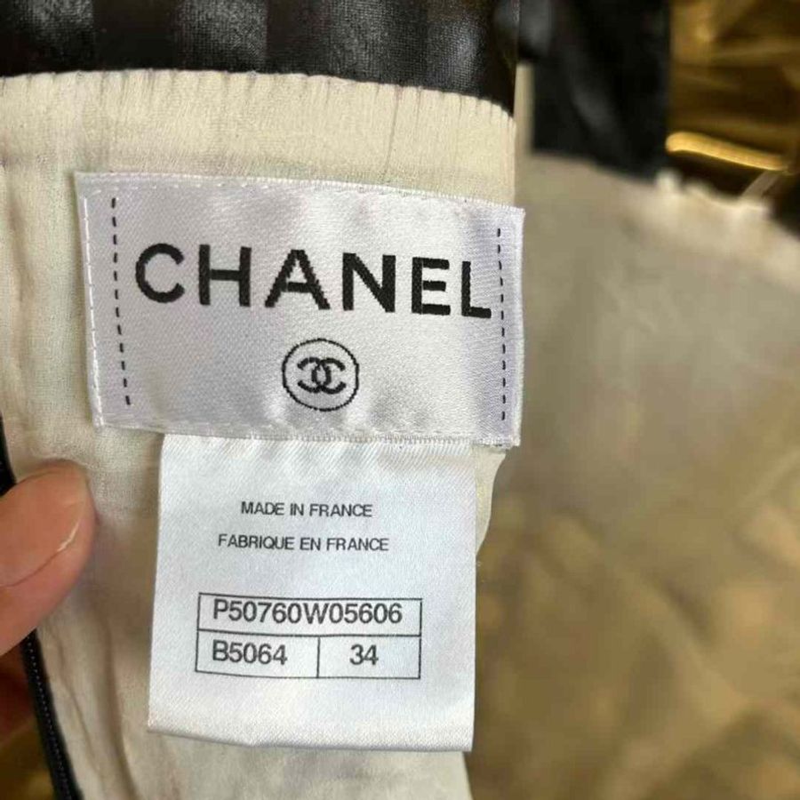 CHANEL連身裙+外套 尺寸34碼 沒穿幾次僅放置痕跡 整體很新 秀款原價近三十萬  誠可議-5