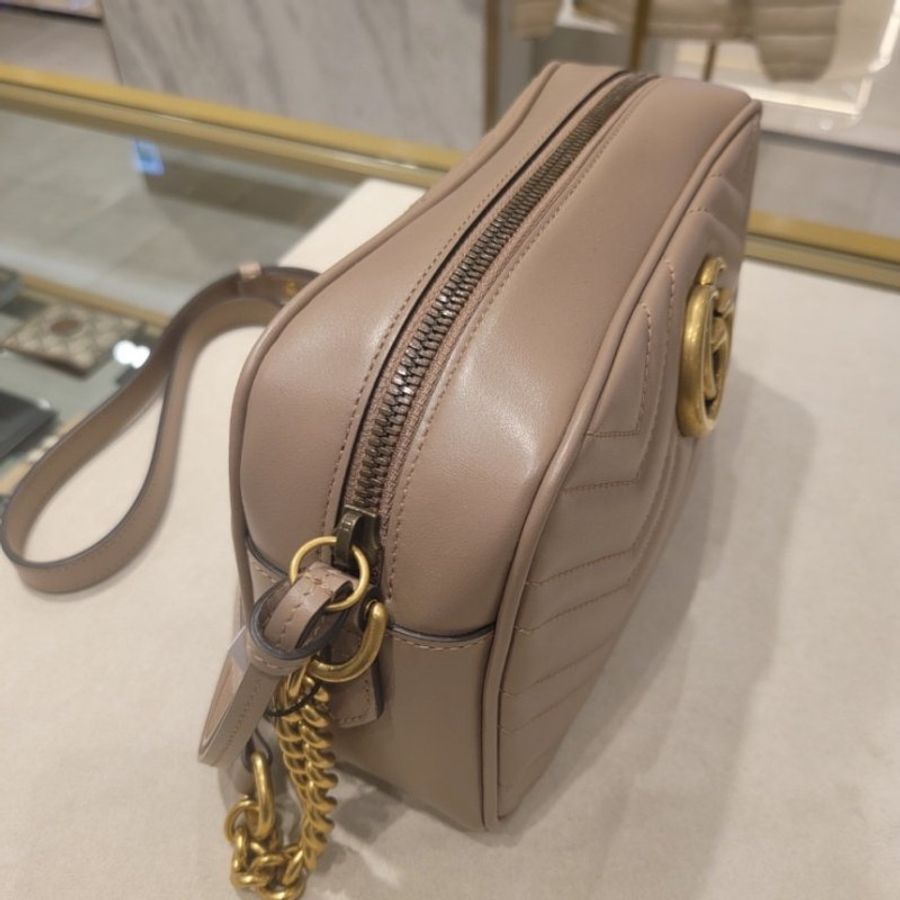Gucci GG Marmont 447632 小款立體浮雕相機包 乾燥玫瑰粉色《當季專櫃正售★全新商品 》-9