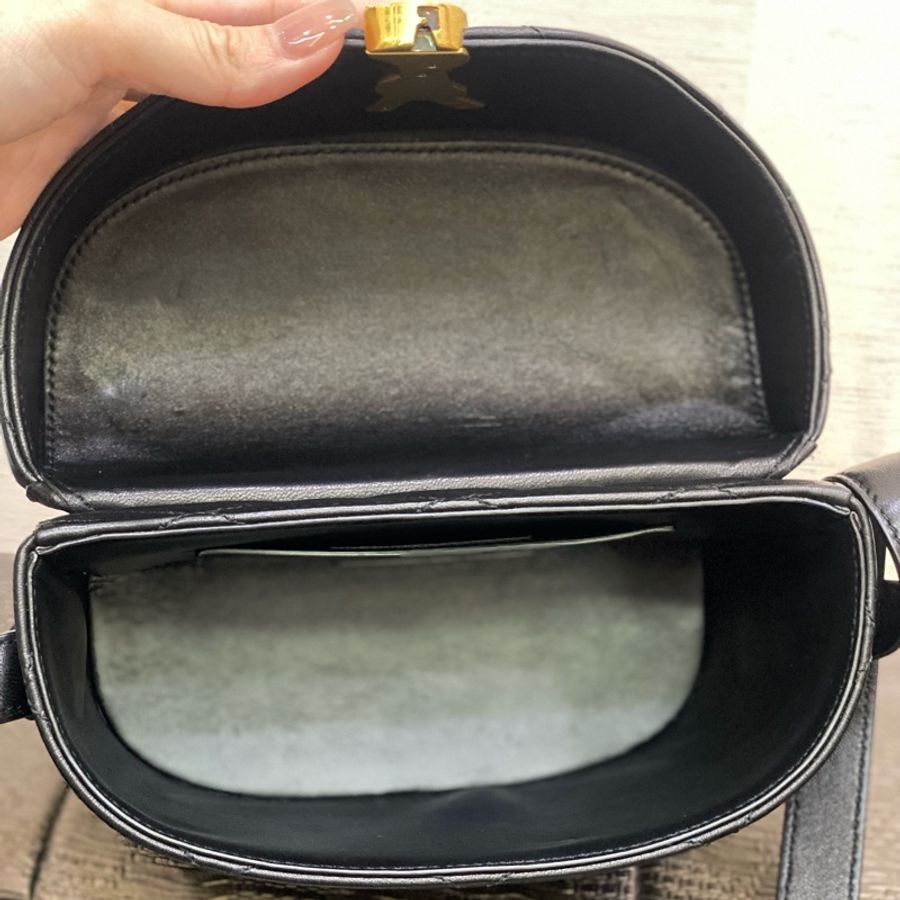 YSL 黑牛皮霧金釦June box 斜背包-10