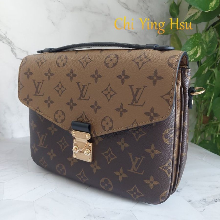 LV 老花 M44876 🎀現品實拍 🎀拼接雙色 郵差包 斜背 肩背 手提包~二手近新品-3