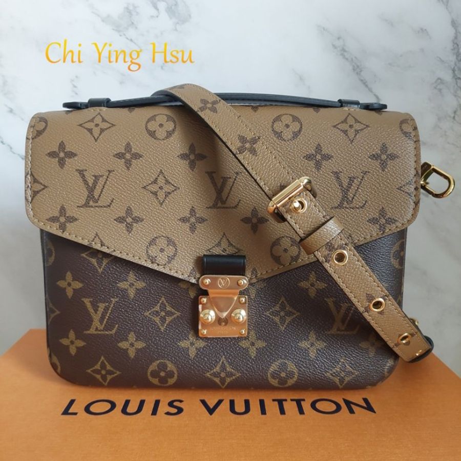 LV 老花 M44876 🎀現品實拍 🎀拼接雙色 郵差包 斜背 肩背 手提包~二手近新品-0