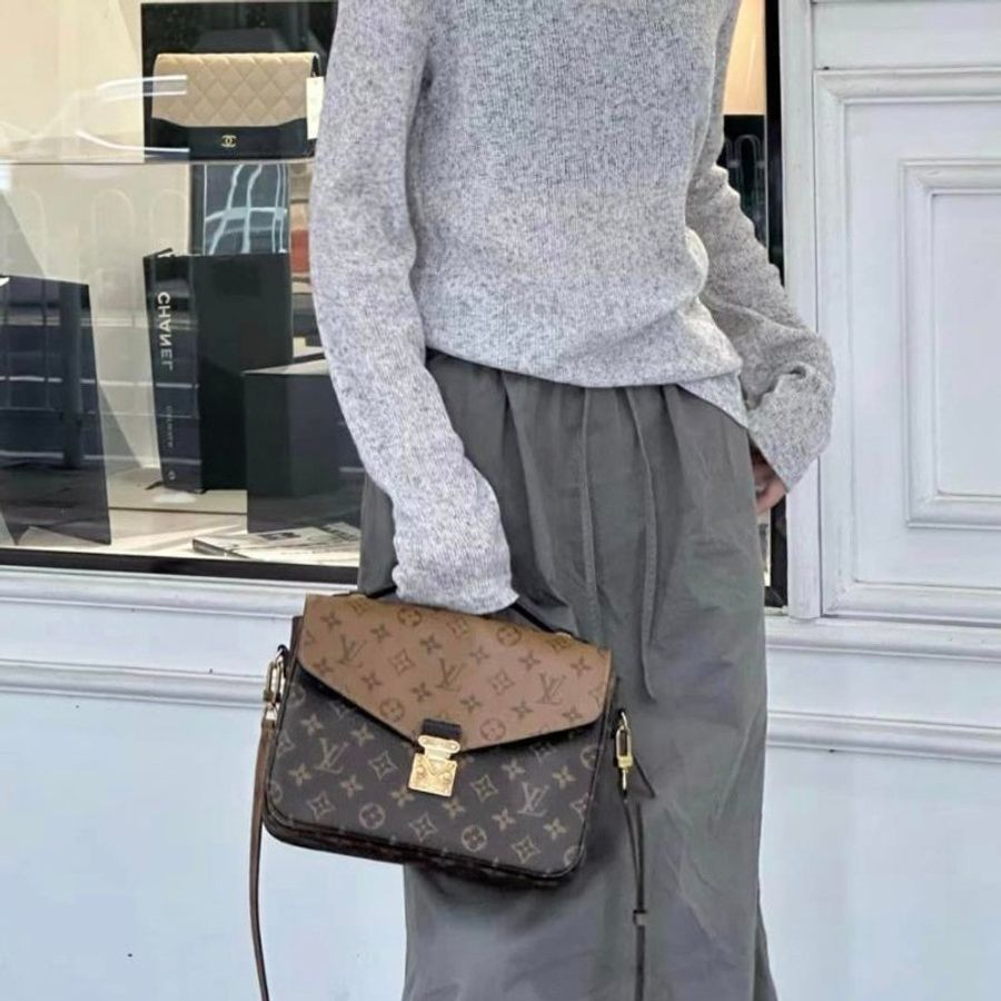 LV 老花 M44876 🎀現品實拍 🎀拼接雙色 郵差包 斜背 肩背 手提包~二手近新品-10