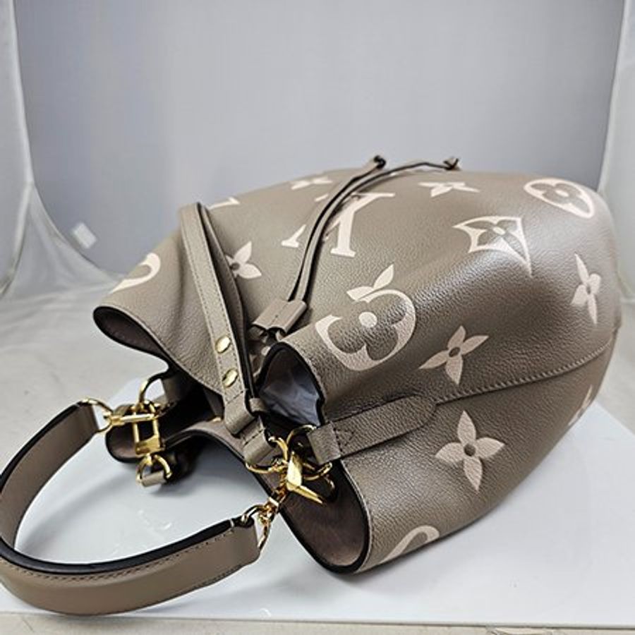 已售出【L3193】LV奶茶色牛皮大LOGO壓紋 NéoNoé 水桶兩用包 (MM) M45555-2
