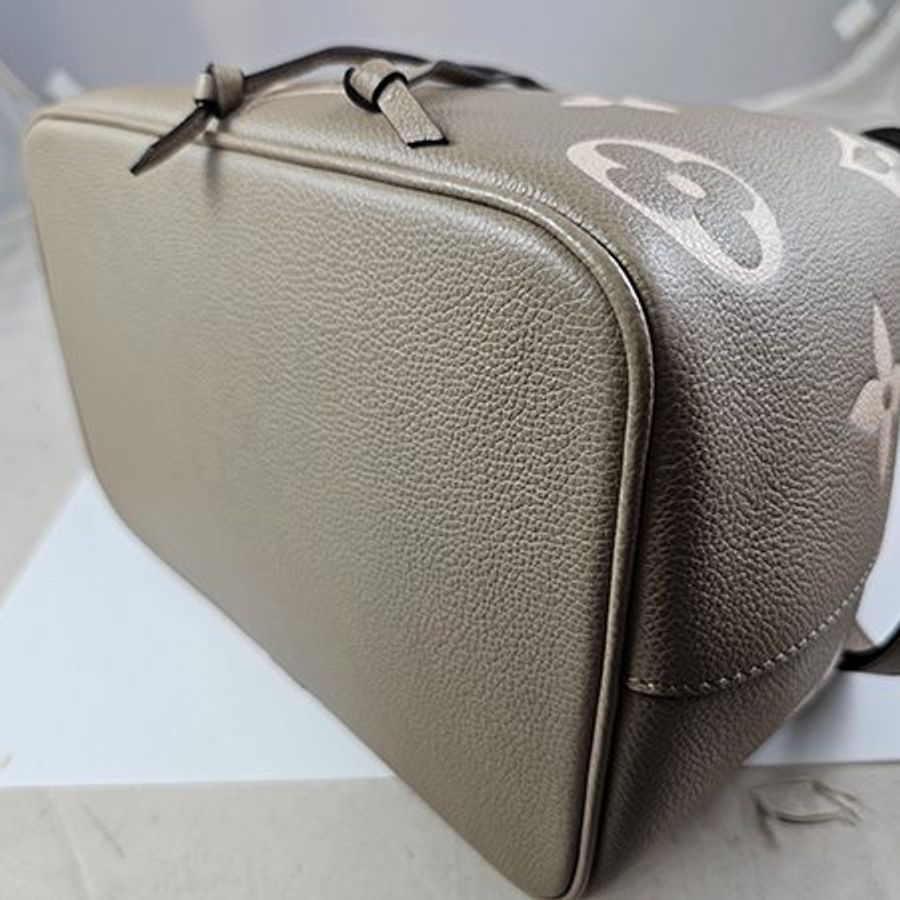 已售出【L3193】LV奶茶色牛皮大LOGO壓紋 NéoNoé 水桶兩用包 (MM) M45555-4