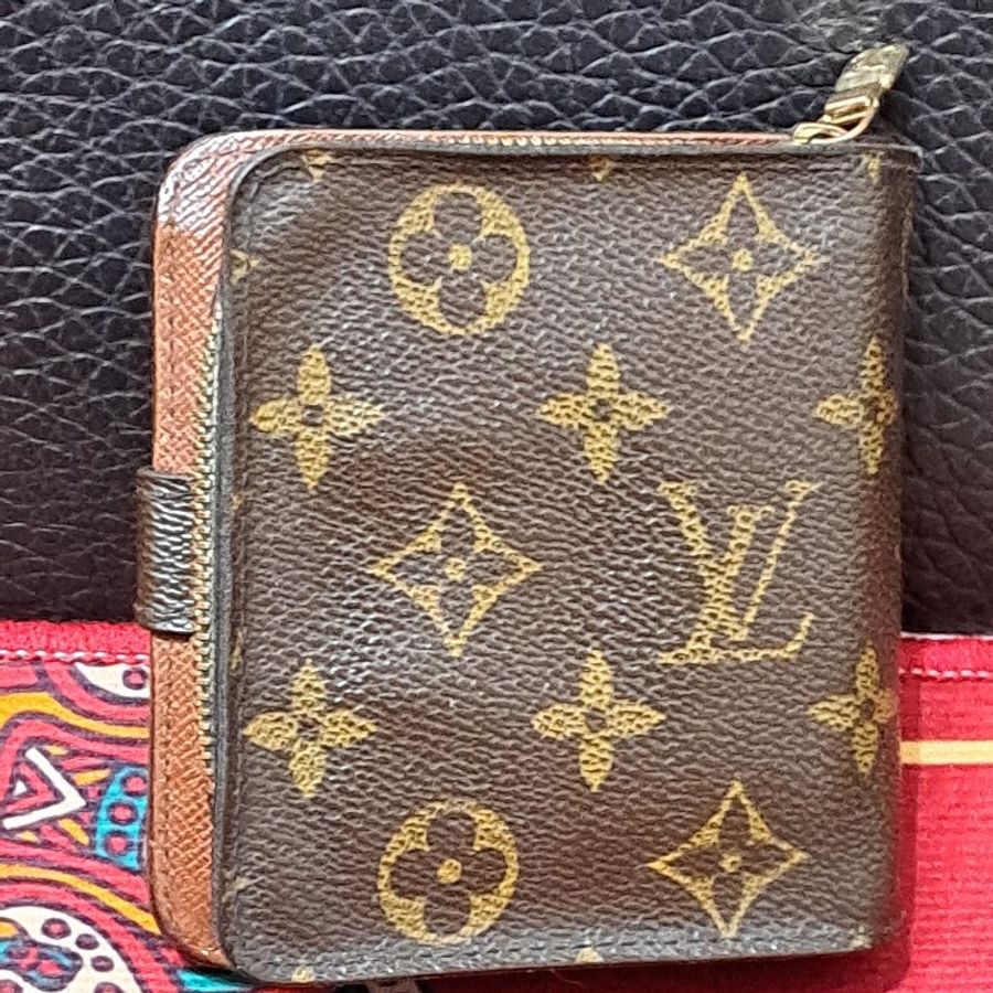 (現貨到)日本二手/LV/双折層中夾/拉鏈零錢袋-6