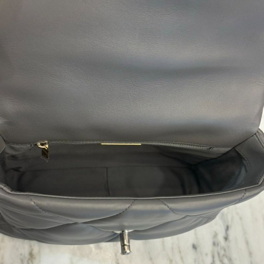 CHANEL 灰色銀釦全皮26CM 19包/晶片*展示商品-4