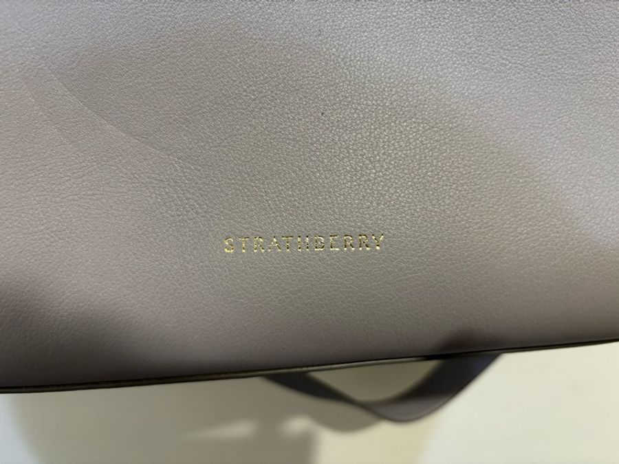 The Strathberry Tote - Frost Grey with Vanilla (季節限定款)-5