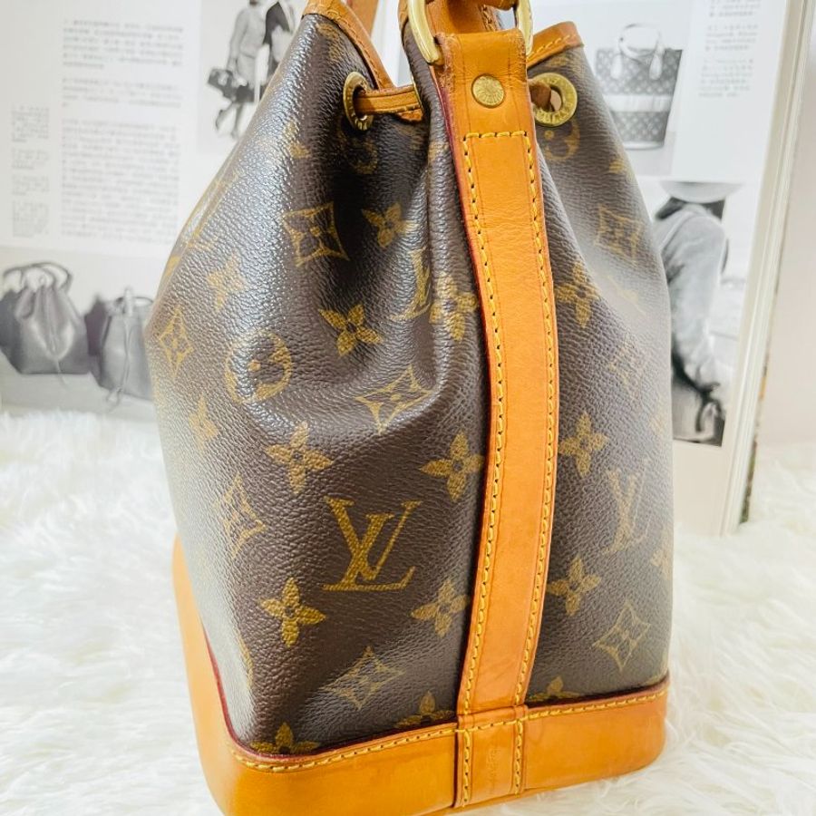 新年降價 二手超值~新款 LV 原花M40817小水桶包 (可大斜背)-7