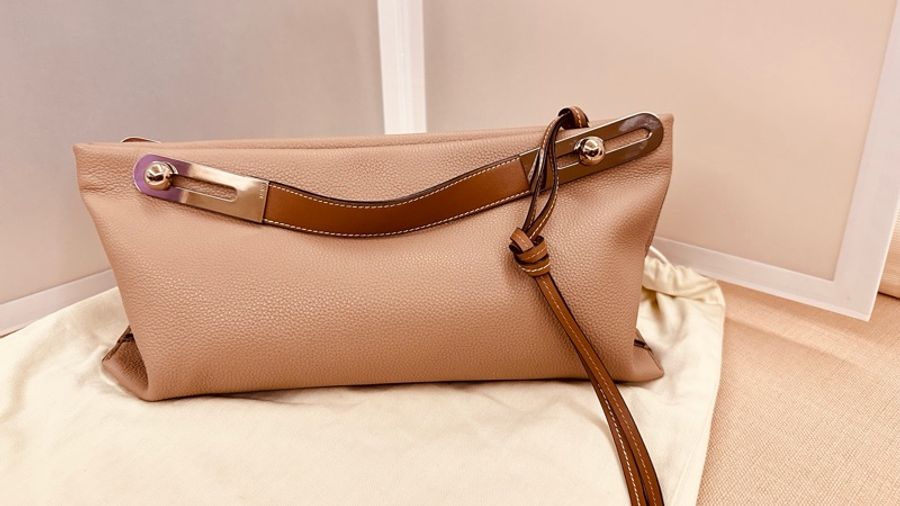 LOEWE 最受歡迎的咖啡奶沙色手提包 (也可自己買肩帶)肩背-0