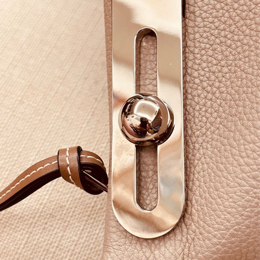 LOEWE 最受歡迎的咖啡奶沙色手提包 (也可自己買肩帶)肩背-3