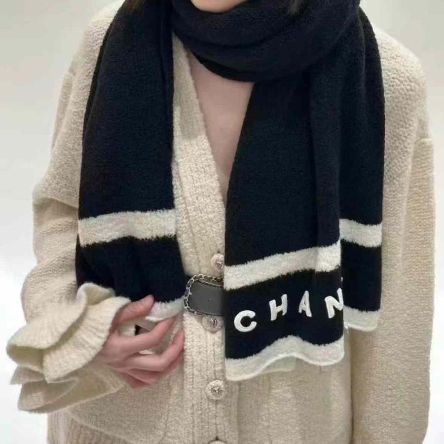 CHANEL 24k 黑白圍巾-1