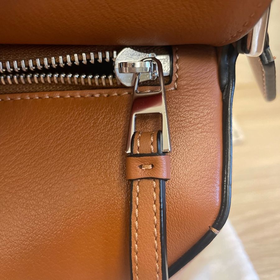 Loewe Puzzle Small Tan (棕色）-4
