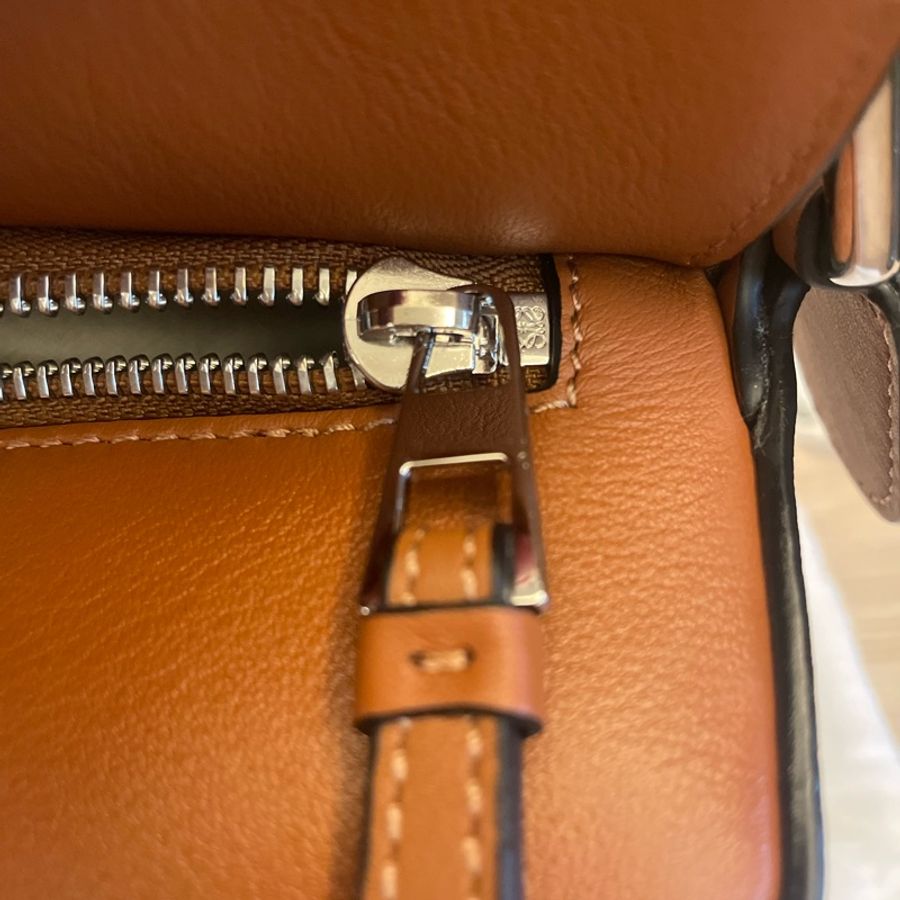 Loewe Puzzle Small Tan (棕色）-9