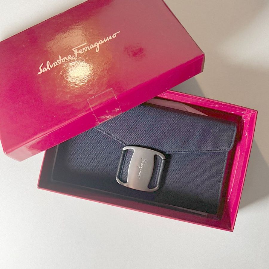 Ferragamo黑色卡片錢包長夾小手袋肩背側背孭袋 原裝盒 送肩帶-0
