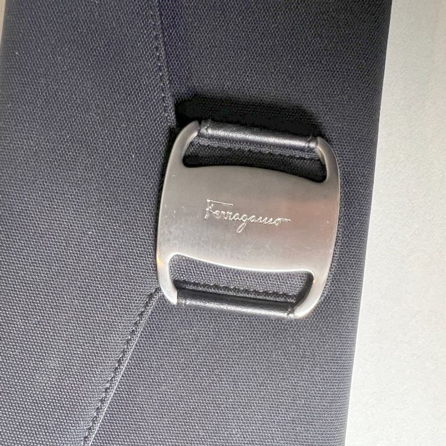 Ferragamo黑色卡片錢包長夾小手袋肩背側背孭袋 原裝盒 送肩帶-8