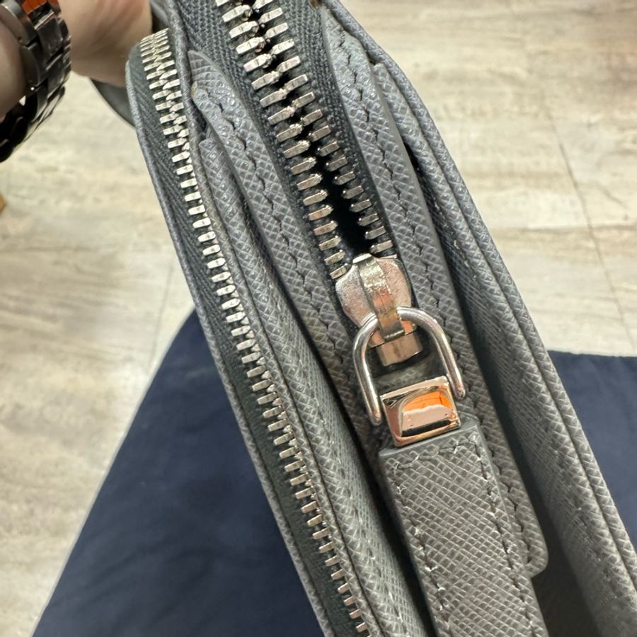 Prada 男士公文包！大約尺寸40*28*9cm-10