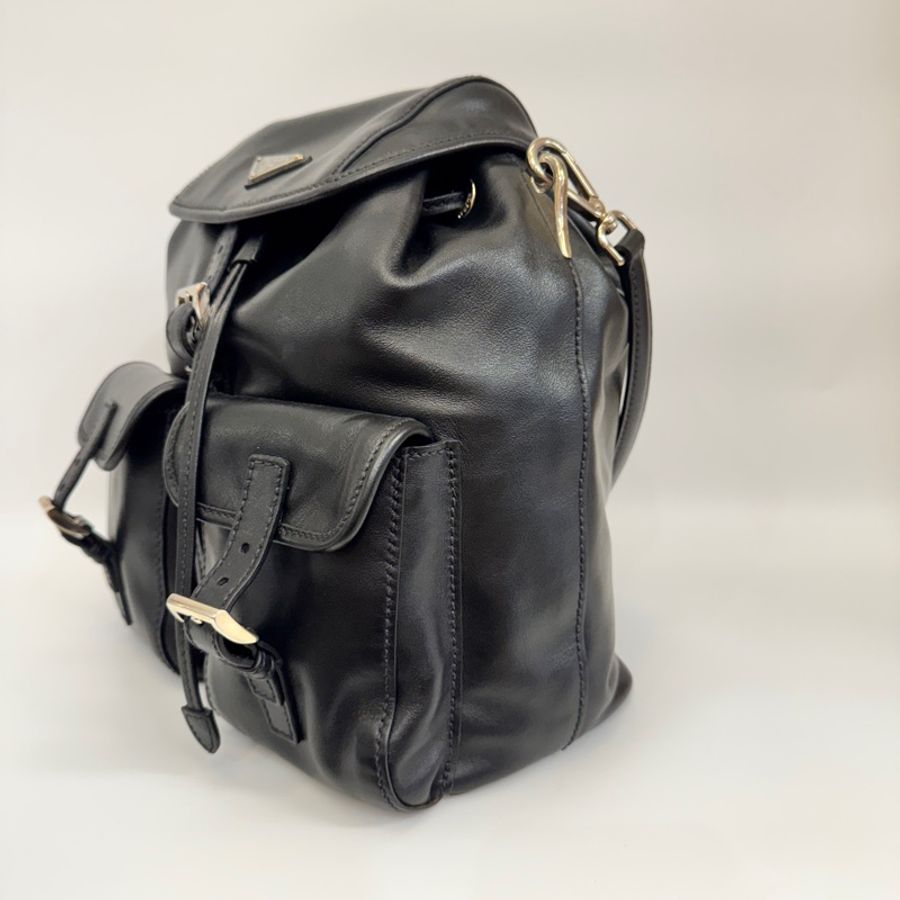 Prada 黑小牛皮束口肩背包-1