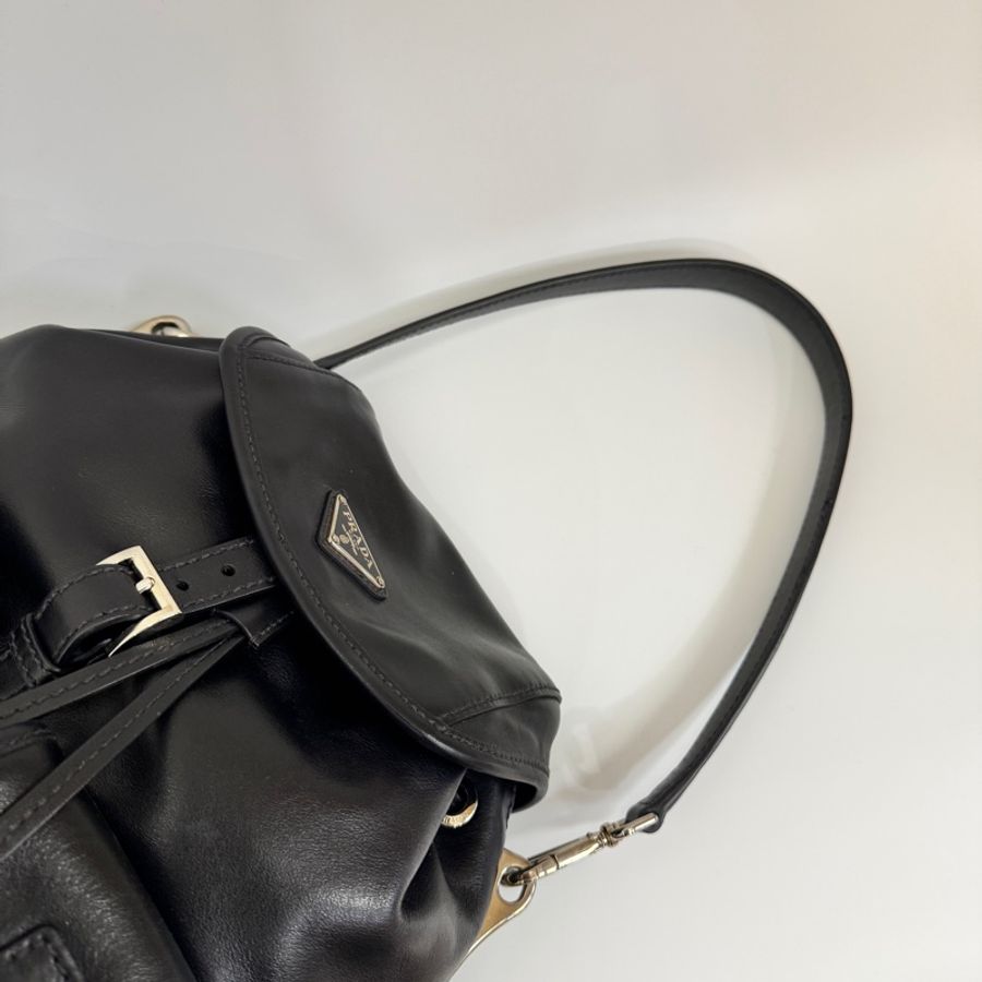 Prada 黑小牛皮束口肩背包-5