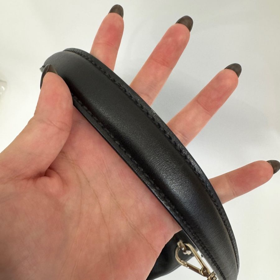 Prada 黑小牛皮束口肩背包-9