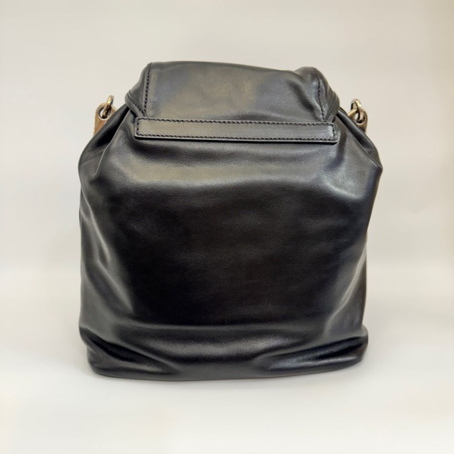 Prada 黑小牛皮束口肩背包-11