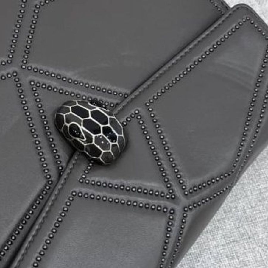 BVLGARI 寶格麗Serpenti Forever 經典 琺瑯 蛇頭 牛皮 灰 鍊條包 斜背包 肩背包 腋下包-31