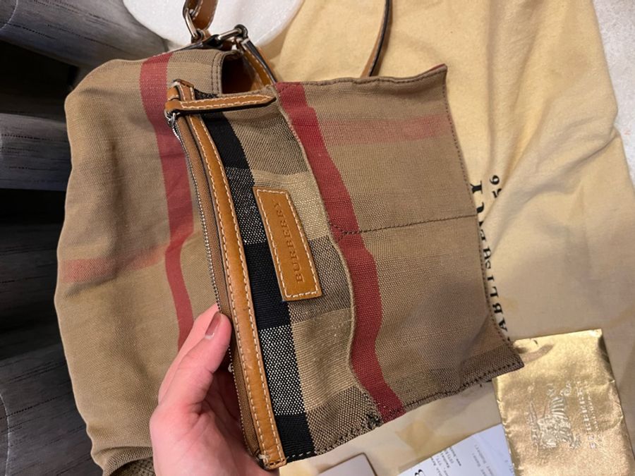Burberry 千頌伊水桶包 大款85新-3
