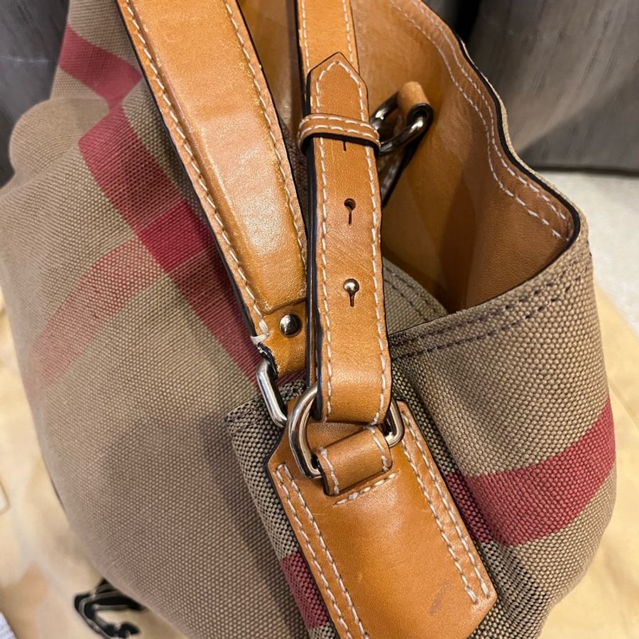 Burberry 千頌伊水桶包 大款85新-12